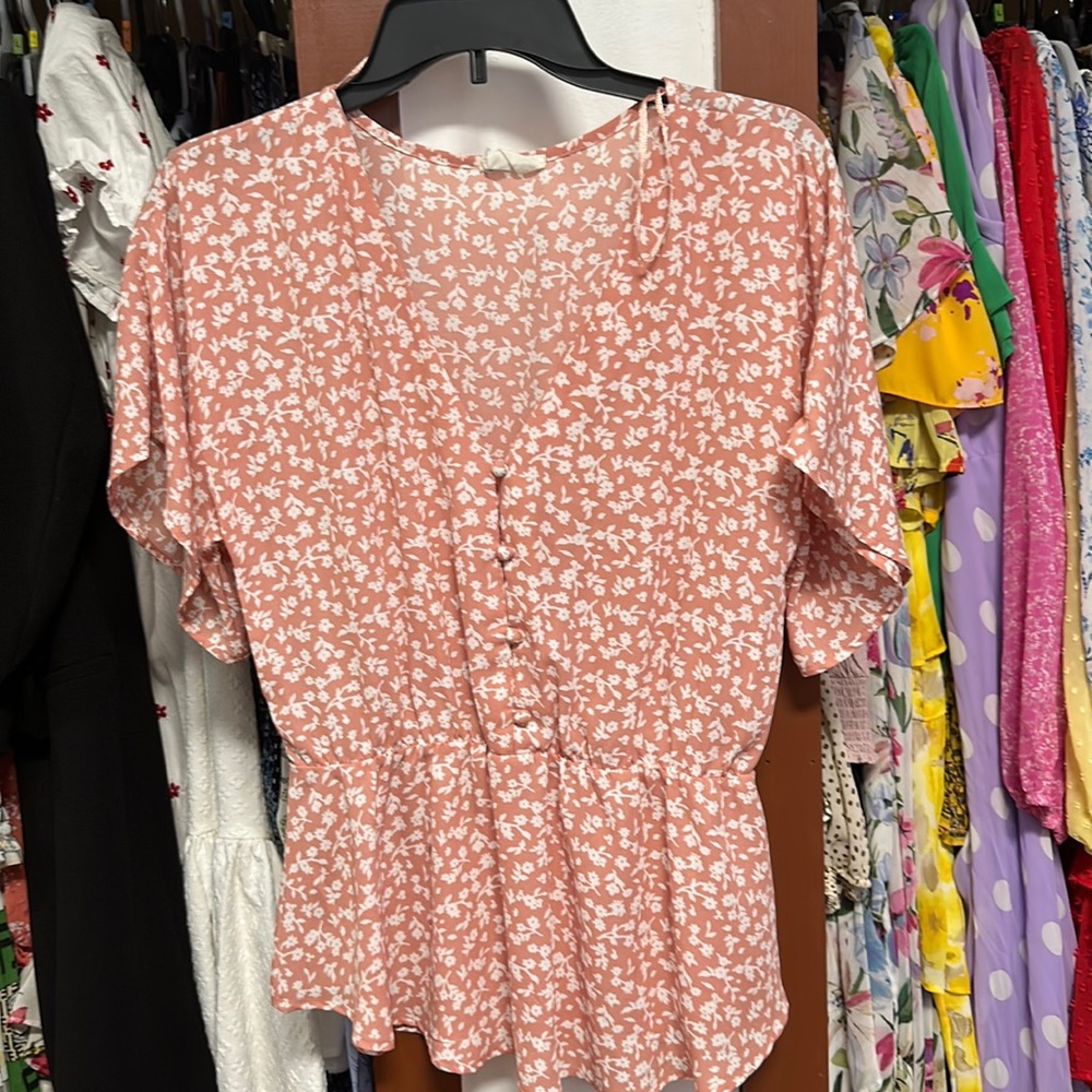 Sienna Sky short sleeve floral, top, lightly worn size medium